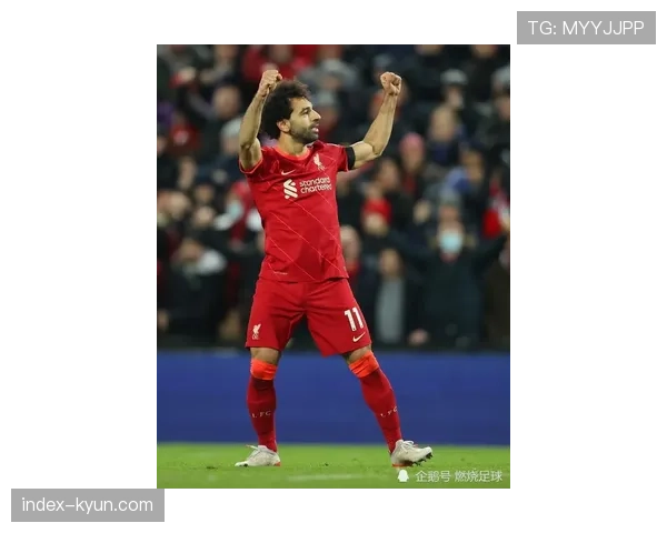 特写：安菲尔德球场，克洛普与助教激烈讨论定位球防守站位